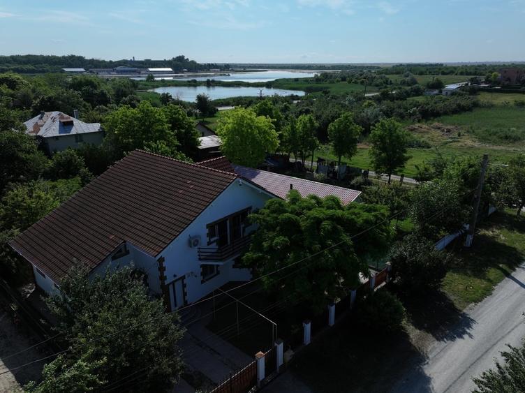 Casă cu 5 camere cu Teren 770 Mp în Central