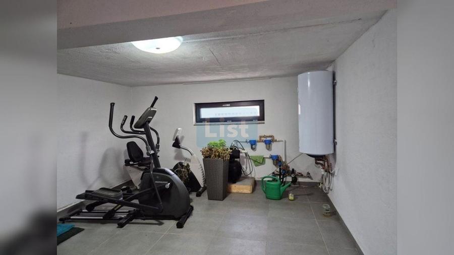 Casa ultrafinisata, garaj, panouri fotovoltaice - 19