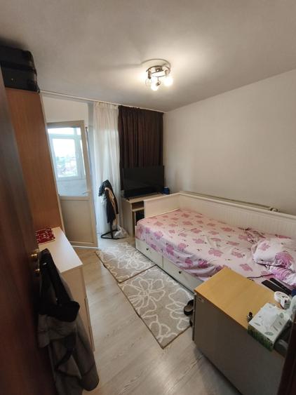 Apartament cu 3 camere semidecomandat în Sălaj