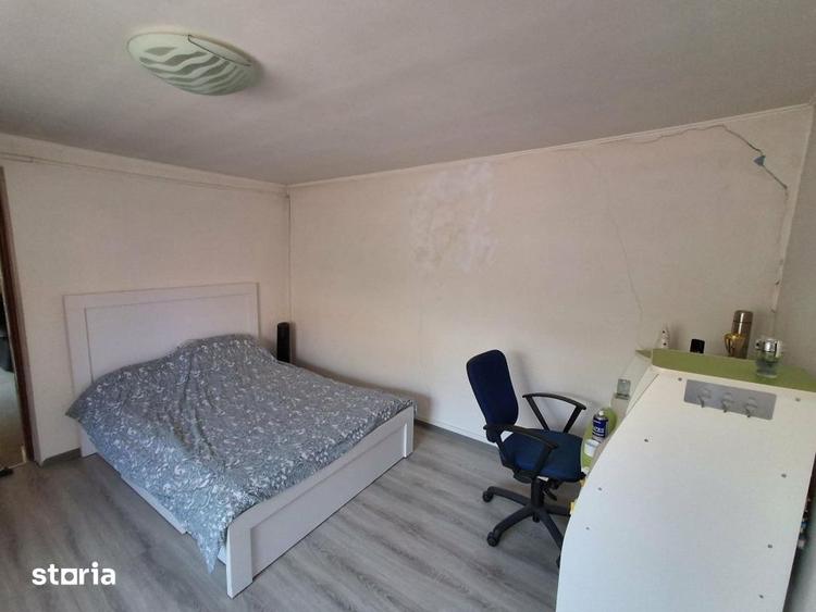 Casă cu 3 camere cu Canalizare în Central