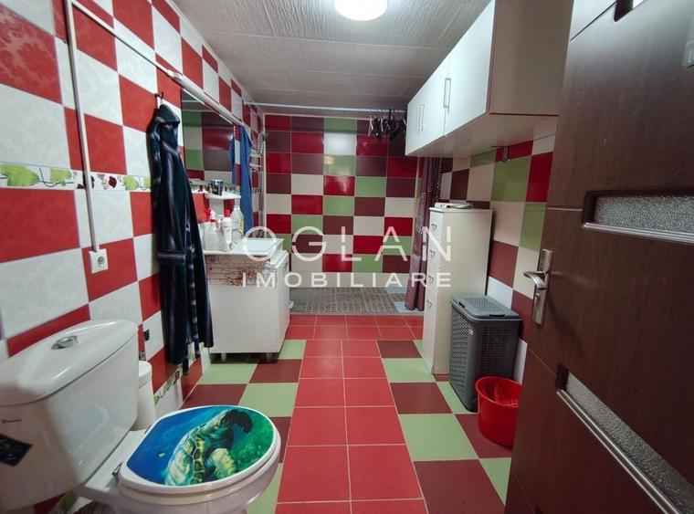 Casă individuală cu 7 camere cu Canalizare în Șelimbăr