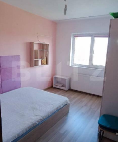 Apartament cu 3 camere decomandat în Florilor