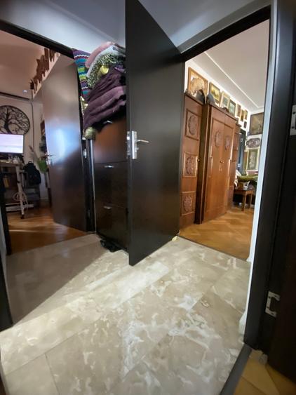 Apartament cu 4 camere semidecomandat în Universitate