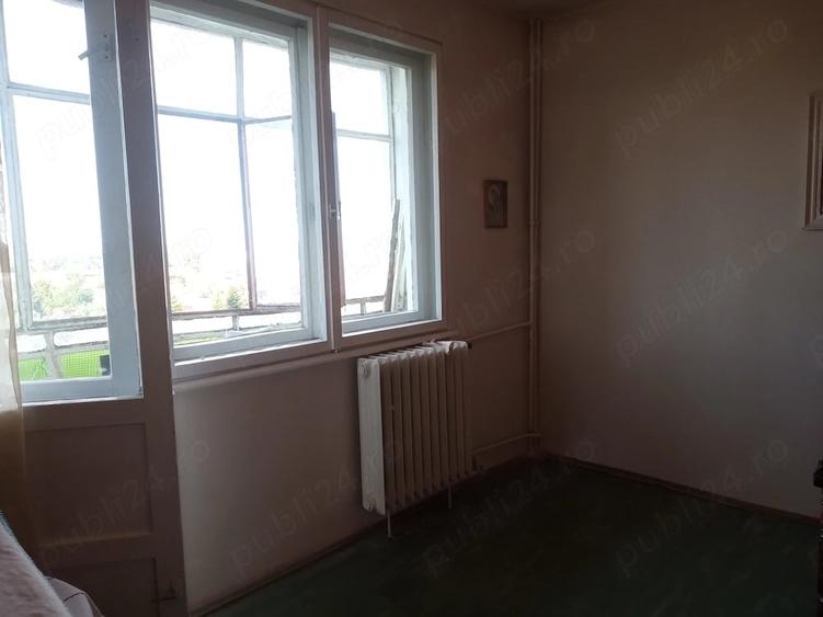 Apartament cu 3 camere semidecomandat în Andrei Mureșanu