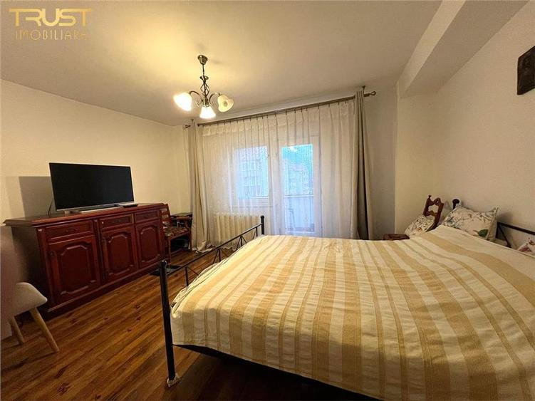 Apartament cu 4 camere decomandat în Central