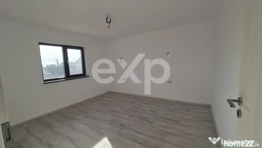 Casă cu 4 camere cu Teren 400 Mp în Bradu