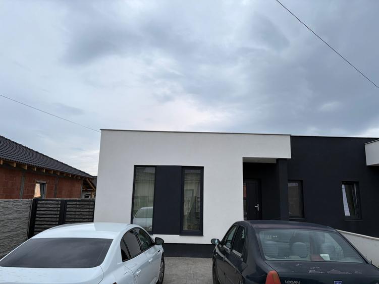 Vand jumatate de duplex in Sag, zona Manastire - 8