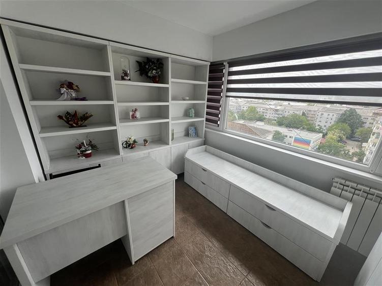 Apartament 2 camere, etaj 8, lift nou, zona Piata Unirii- scoala 9 - 5