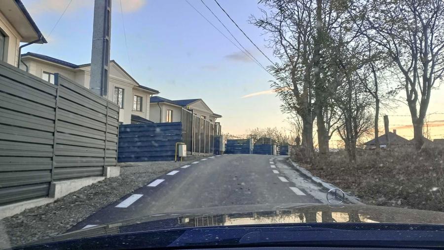 Teren de Vanzare 25 Ari Zona Verde, Linistita Drum Asfaltat, Lisaura - 4