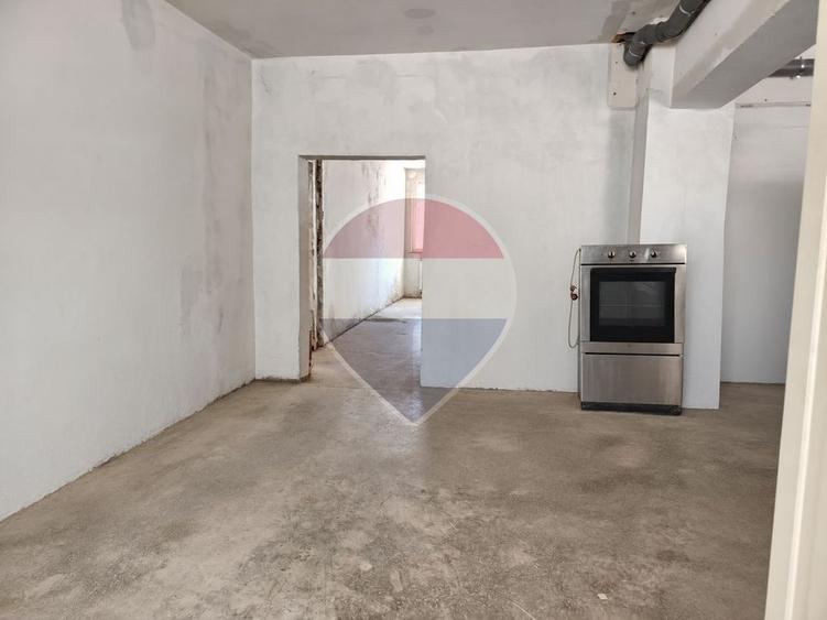 Spațiu comercial, de 90.809997558594 mp, în Săsar