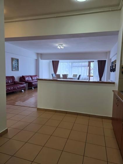 Bd. Mamaia – Delfinariu| 3 camere mobilat, utilat | 104 mp | Garaj subteran - 8