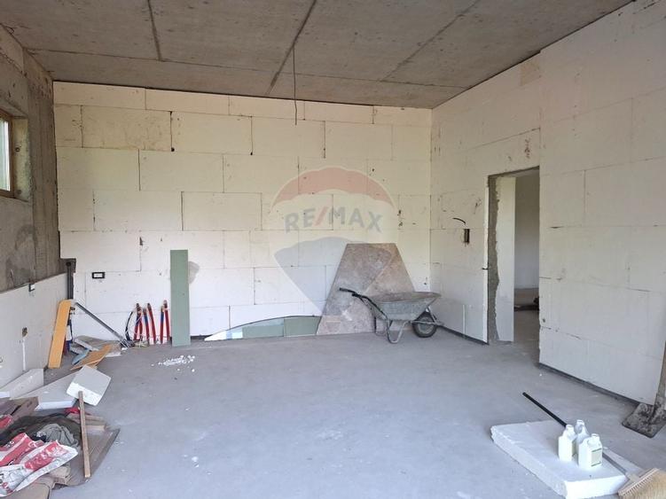 Casă / Vilă la gri aproape gata sa devina " acasa" ! - 18