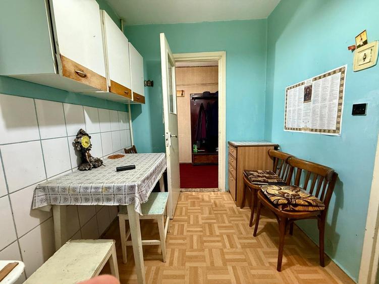 Tătărași - Posta , apartament 4 camere , decomandat , etaj 1 - 5
