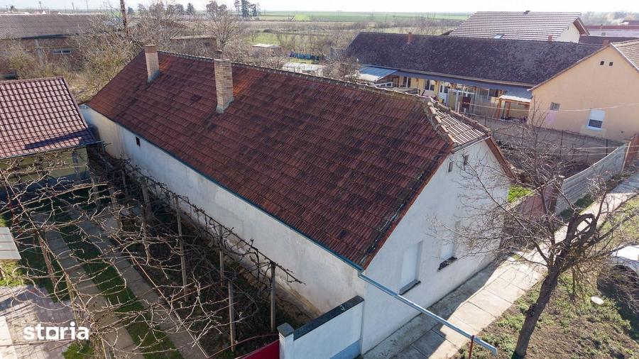 Casă cu 3 camere cu Canalizare în Central