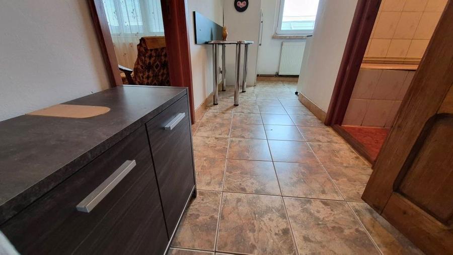 Garsoniera cu o camera confort 1 cu balcon mare si mobilata . - 8