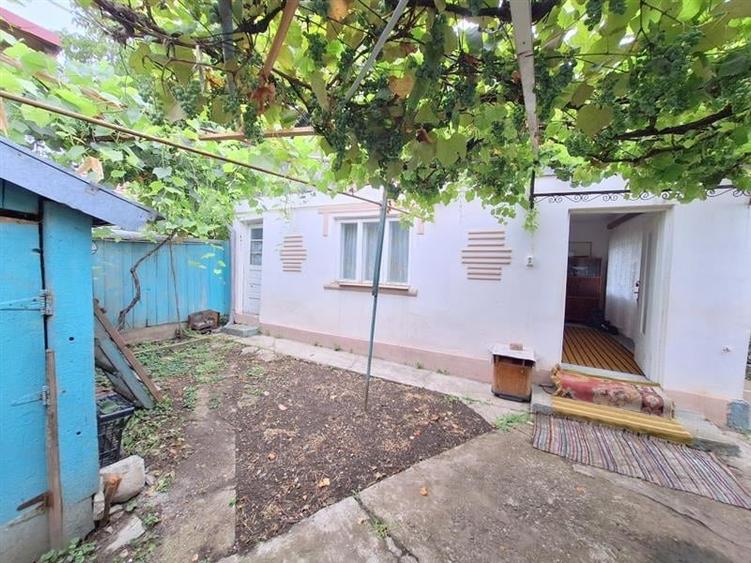 Casa batraneasca ,3 camere , teren 500 mp,zona CFR - 1