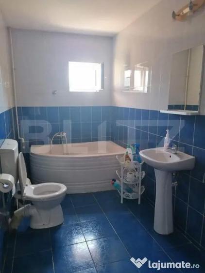 Apartament spatios de vanzare, 5 camere, 93 mp, zona Hotel D - 10