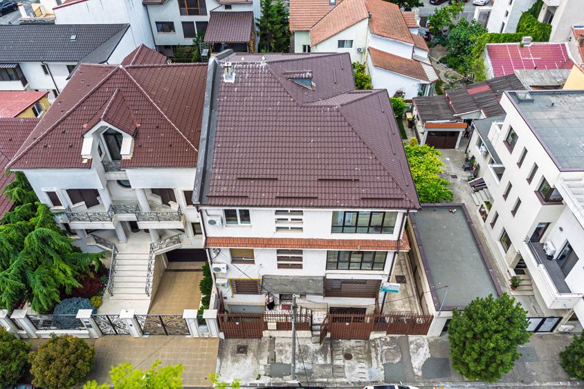 Vilă tip bloc 12 camere, 2 garaje 2 boxe  zona Tomis 1  Flămânda - 29