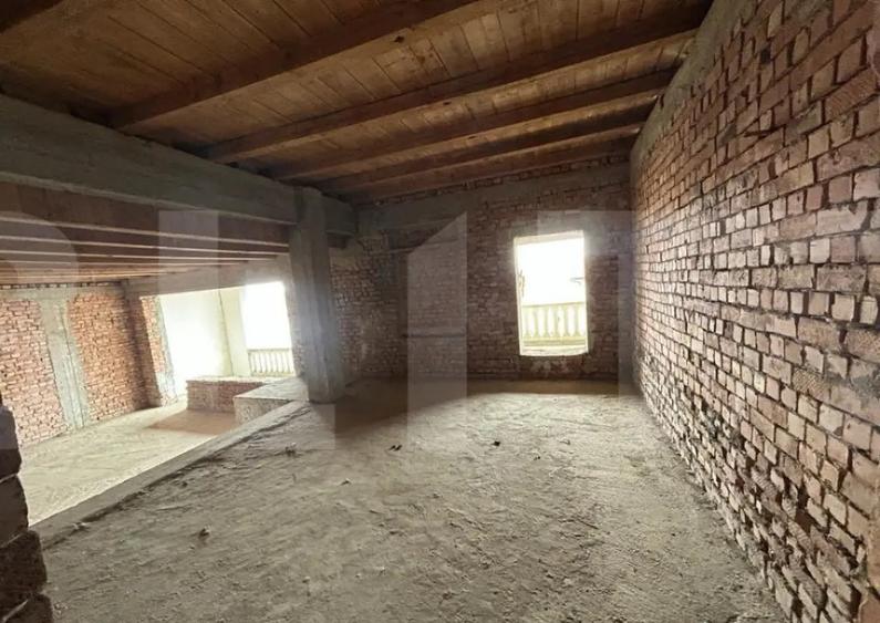 Casa spa?ioasa cu poten?ial imens in inima ora?ulu - 5