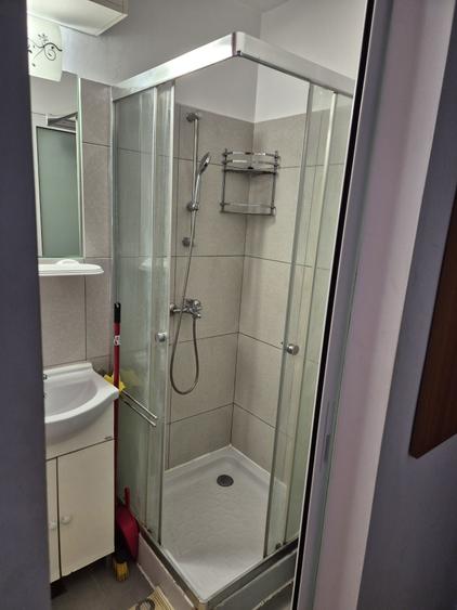 Inchiriez ap.1 camera zona centrala - 2