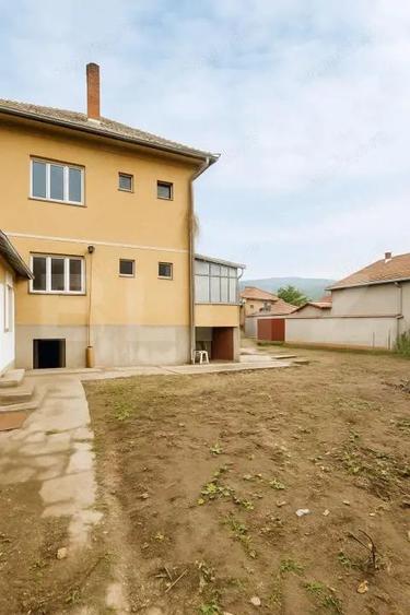 Casa pentru familie, cu curte mare ?i ie?ire la rau in Cugir - 11