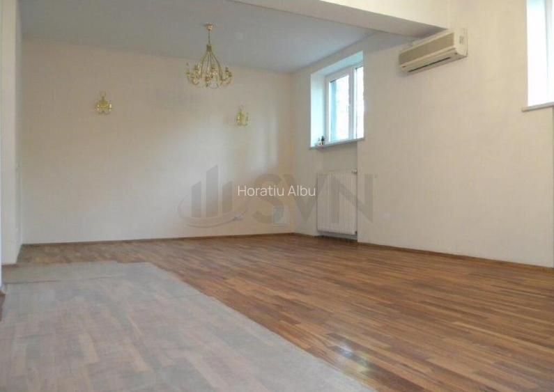 Apartament cu 4 camere Televiziune Apartament cu 4 camere Televiziune