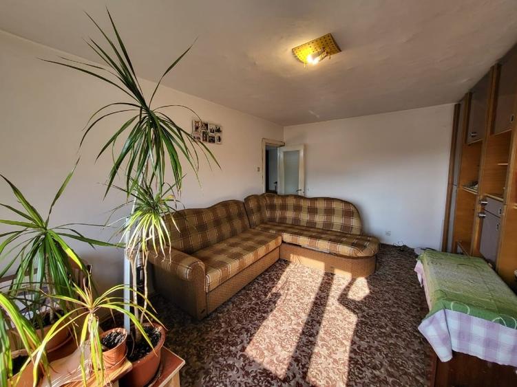 Apartament 2 camere, decomandat, zona Soarelui - 1