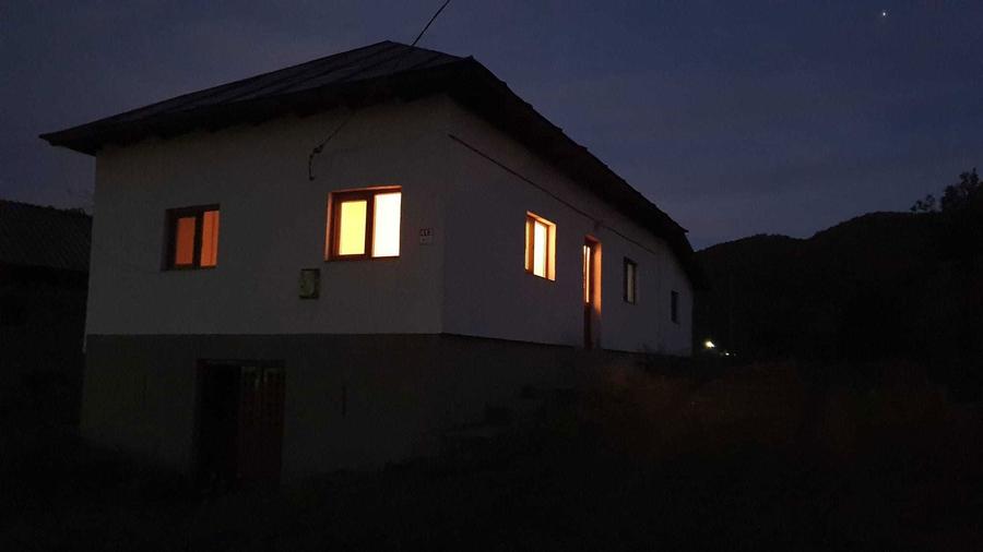 Casa la munte cu priveliste directa spre Muntii Capatanii - 4