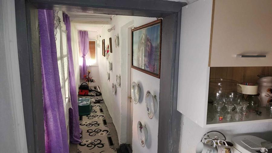 Casa de vanzare cu teren generos - 8