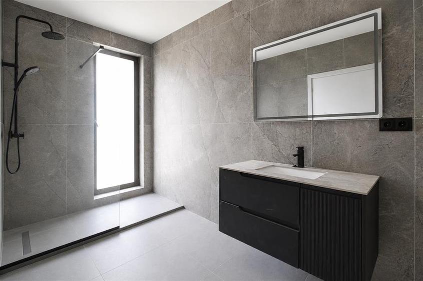 Apartament cu 2 camere semidecomandat în Florești