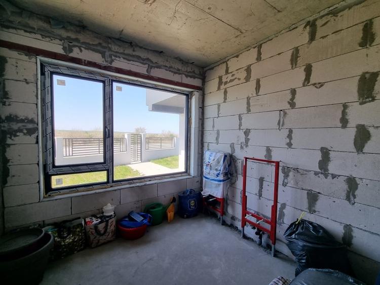 Casa P+1 in Navodari, cartier Midia Sat, vedere spre Lacul Tasaul - 7