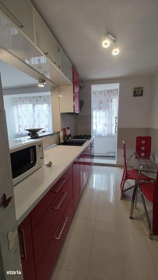 Inchiriez apartament 3 camere,zona Balcescu - 9