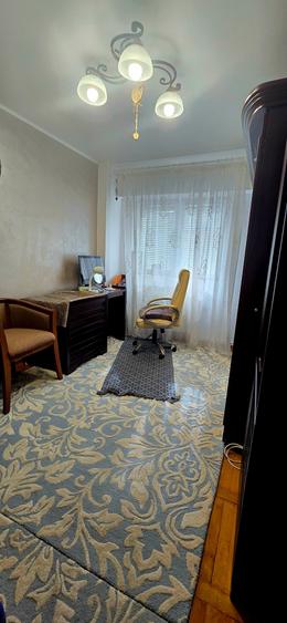 Targoviste,  Calea București,  bloc O1, vanzare apartament 4camere - 2