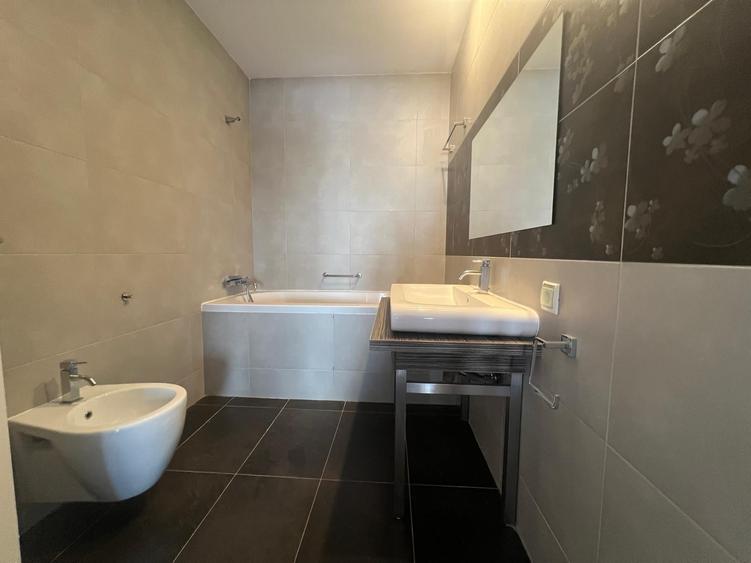 Apartament cu 3 camere decomandat în Pipera
