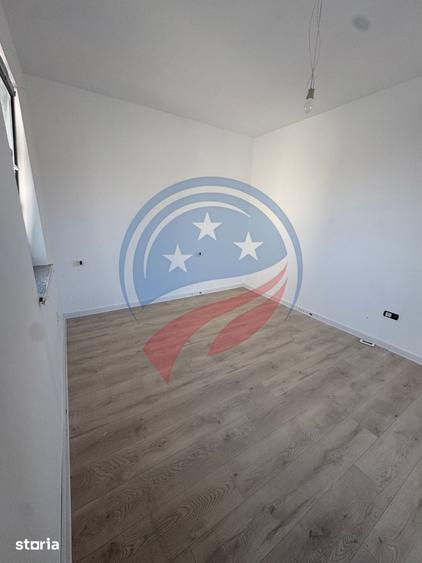 Casă cu 5 camere cu Teren 330 Mp în Central
