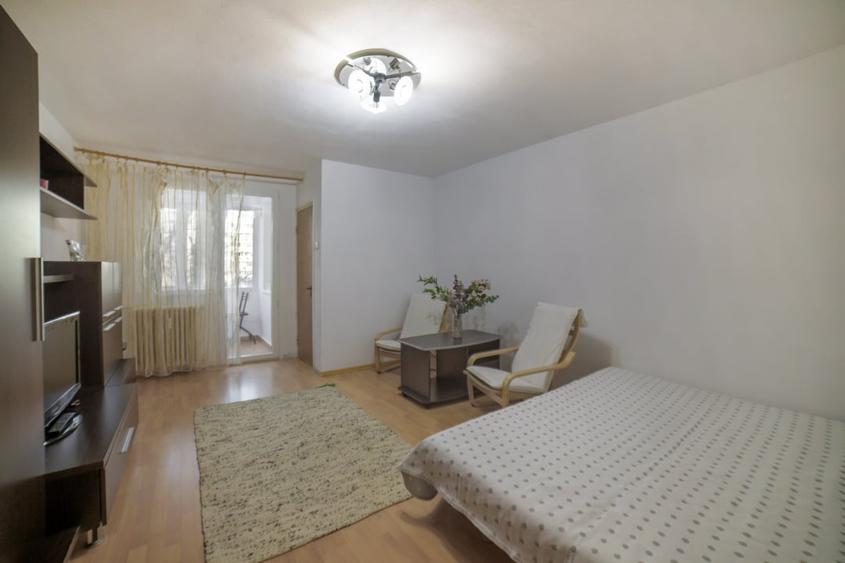 Garsoniera langa metrou Titan - 1