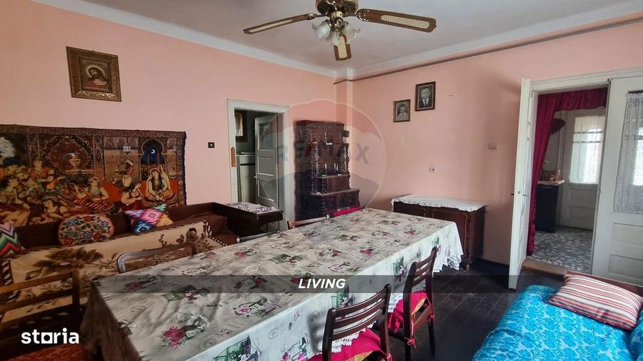 Casa din caramida cu teren generos de 2460 mp si anexe, in Borlesti - 17