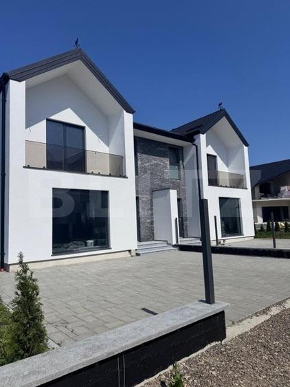 Duplex cu 4 camere cu Canalizare în Exterior Sud