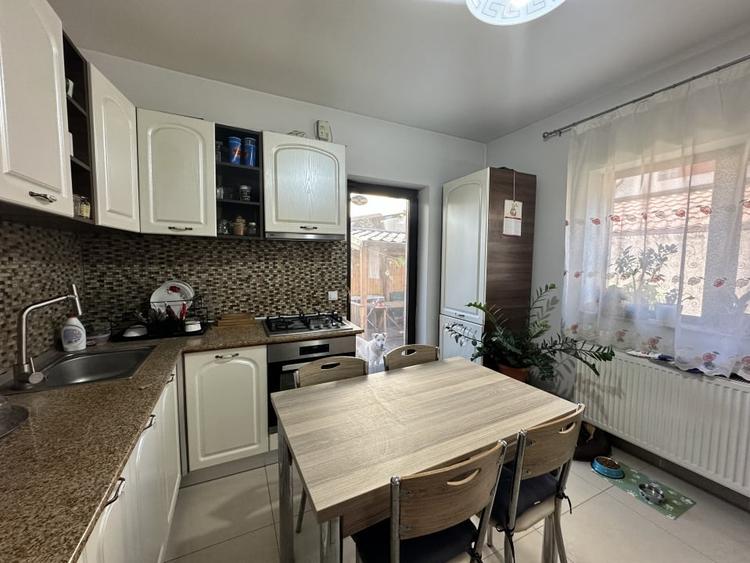 Vila superba cu foisor la  2 minute de Ghencea pe strada Safirului - 8