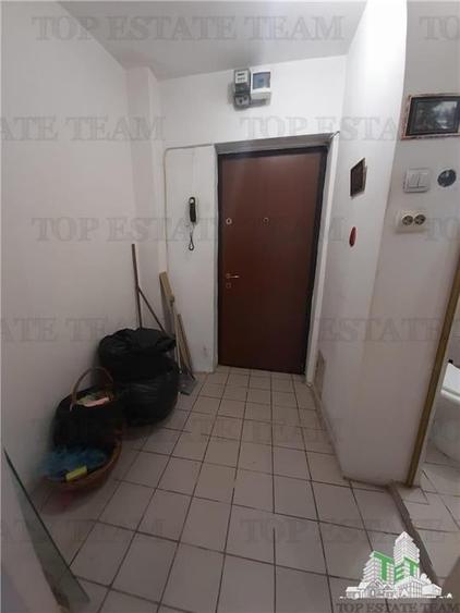 Bd Basarabiei -Parcul National- Vanzare  Garsoniera in bloc  Anvelopat-Libera - 7