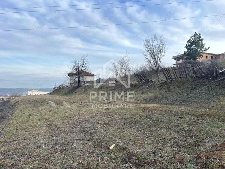 Teren 2200 mp parcelabil + fundatie | zona Schit | POT 40% | P+1+M - 1