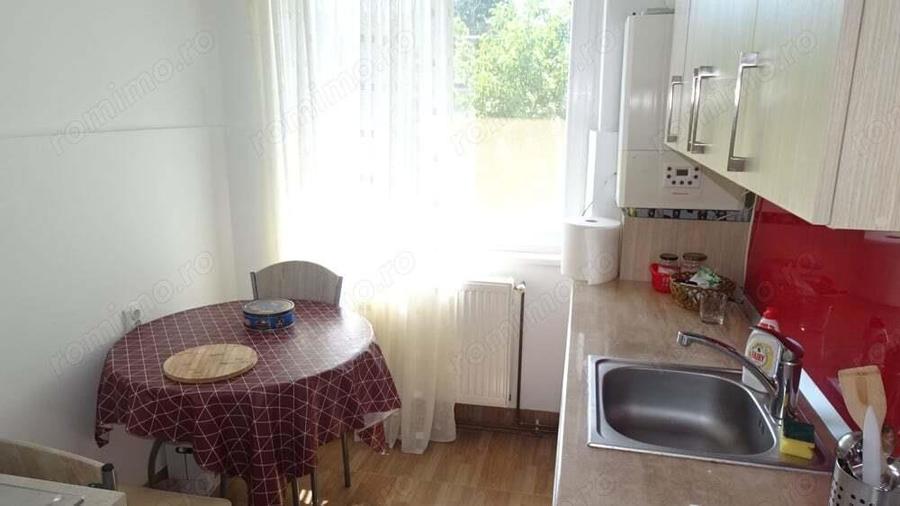 Vand apartament 2 camere in Deva, zona Al. Patriei, etaj 3, suprafata utila 43 mp + balconul, - 2