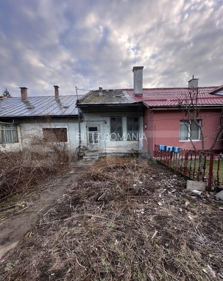Casa zona centrala Dej,curte comuna, 31mp