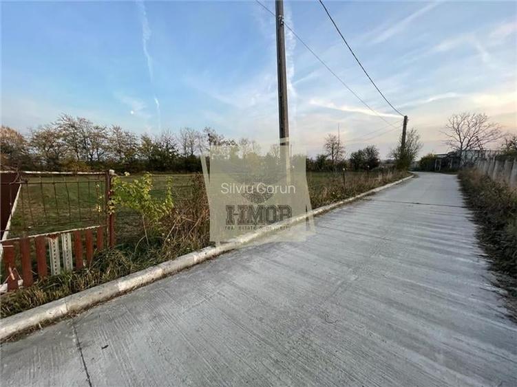 Teren intravilan cu utilitati 2500 mp in Rm Valcea zona Colonie Nuci