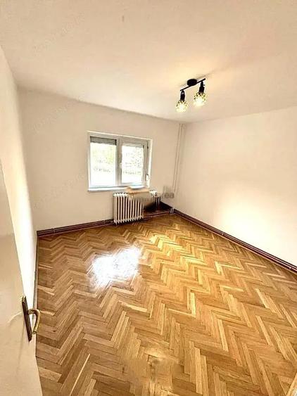 3 cam dec ETAJ 1 3 boxe GARAJ SUB BLOC centrala proprie langa Complexul Studentesc - 9