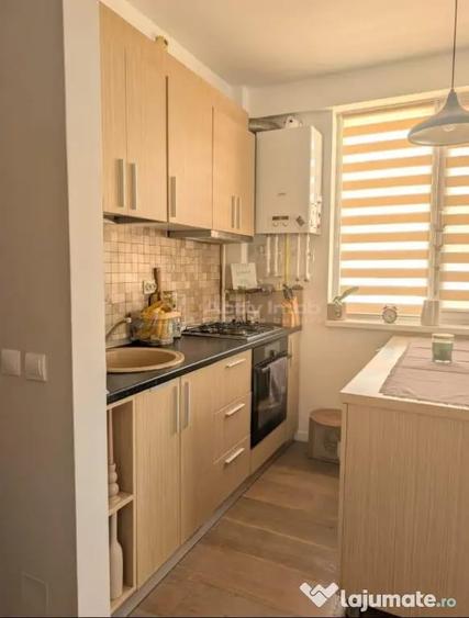 Apartament cu 3 camere decomandat în Vârteju
