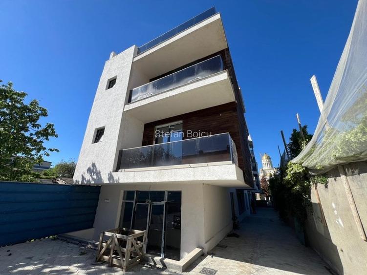 Apartament cu 3 camere semidecomandat în 13 Septembrie