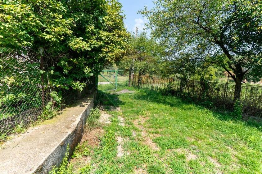 Casa / Vila cu 10 camere amplasate in 2 corpuri de cladire de vanzare - 42