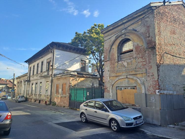 Unirii-Cartierul Evreiesc, singur curte, dubla deschidere, libera - 2