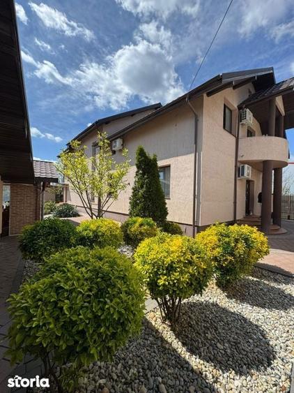 Vila Superba pentru 2 familii /9 Camere /Curte 721 - 2